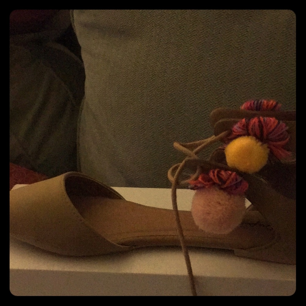 Cute suede like pointed toe shoe